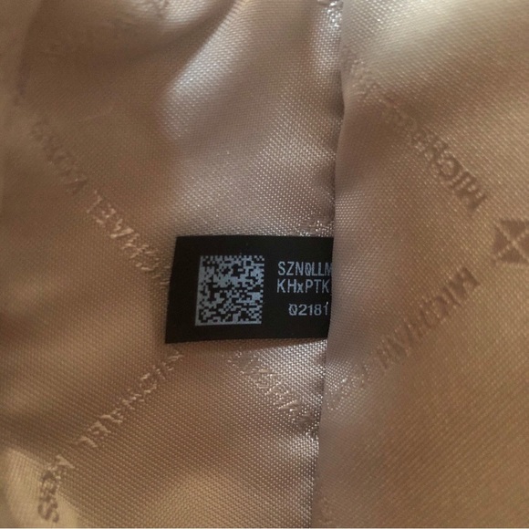 Michael Kors Crossbody - Picture 14 of 14